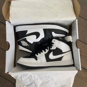 NIB Nike Air Jordan 1 Retro Mid SE | Split Black & White
